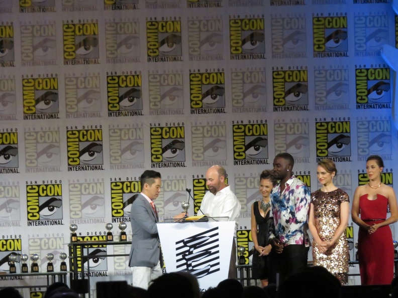 Cliff Chang receives award from Beau Smith.JPG